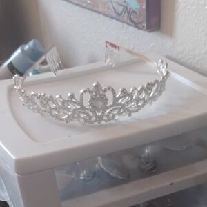 gorgeous silver Crown Tierra